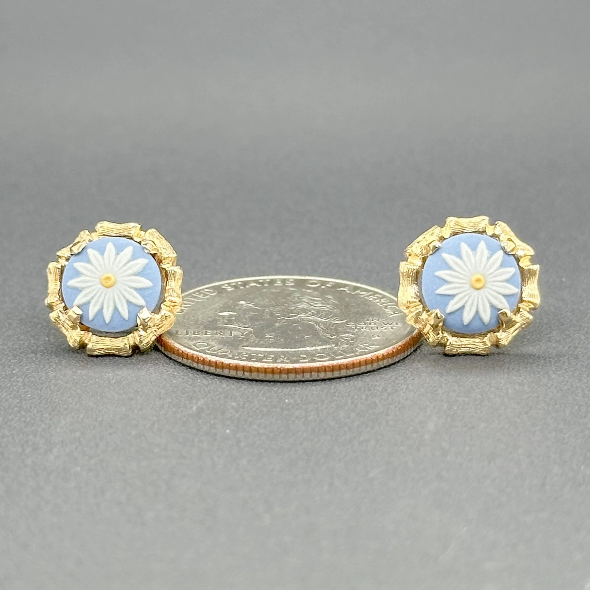 Estate 14K Y Gold Ceramic Daisy Stud Earrings